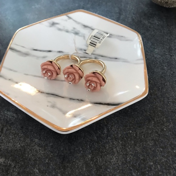 Francesca's Collections Jewelry - Three rose double ring. 💕 NWT